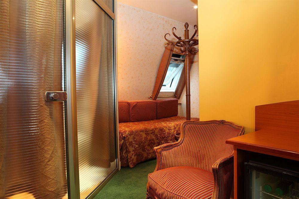 Queens Boutique Hotel Paris Bagian luar foto
